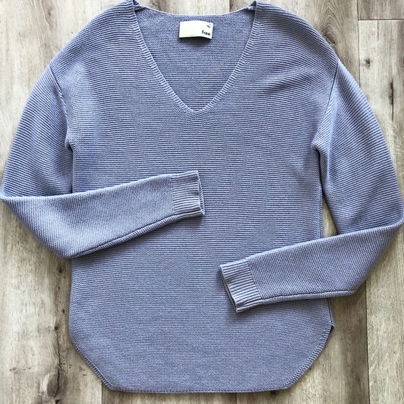 Wilfred Free, Aritzia, Wolter, V-neck, Wool, Sweater, Small, Very Nice Condition - Picture 4 of 14